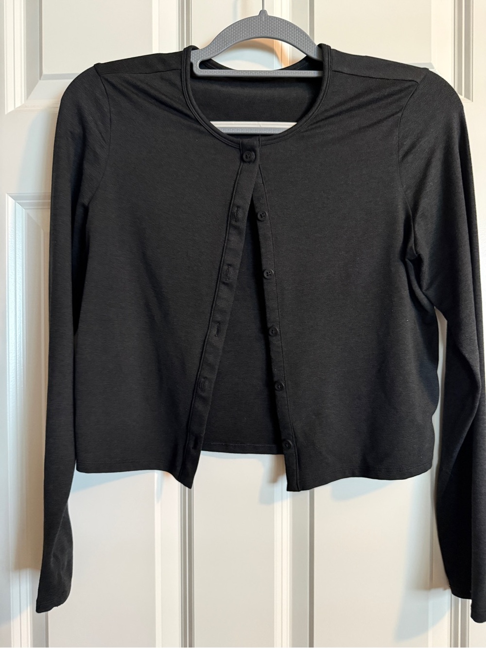 Vuori Black Halo Long-Sleeve Cropped Button Cardigan